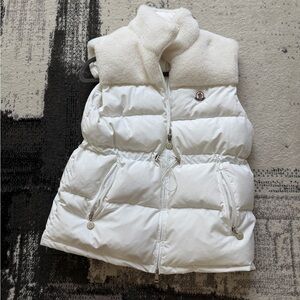 Mon. Cozy winter vest ☃️